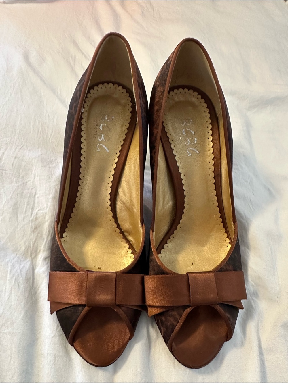 BCBG Paris VintageY2K Brown Peep-Toe Animal Print Heels with Bow Size 7